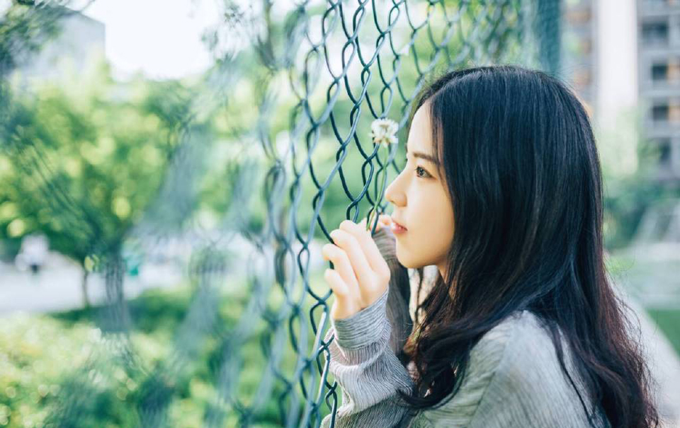 “我孟达算不上忠臣。”孟达闻言，冷笑一声道：“如果将军还想继续愚忠的话，那就请将军自便，下次若再想找刘璋拼命，末将绝不拦你。”